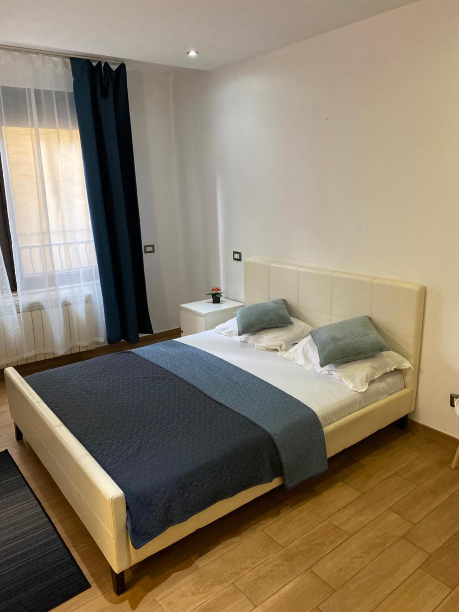 Royal Suite Unirii-2 Bdr Apartment Бухарест Екстер'єр фото
