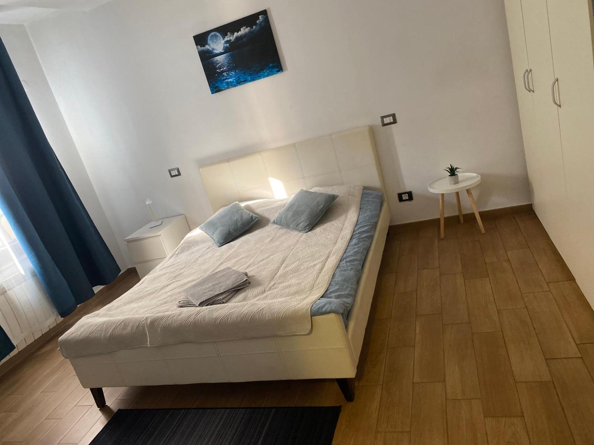 Royal Suite Unirii-2 Bdr Apartment Бухарест Екстер'єр фото