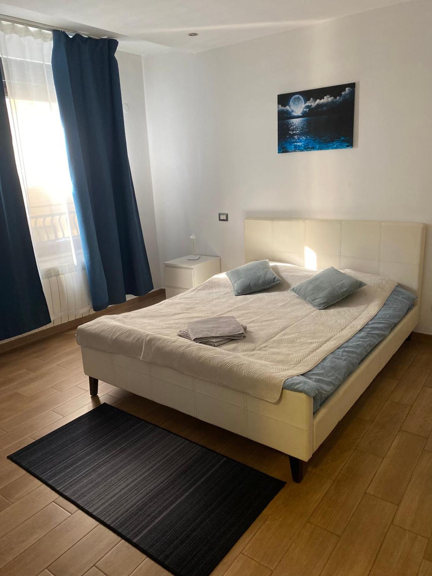 Royal Suite Unirii-2 Bdr Apartment Бухарест Екстер'єр фото